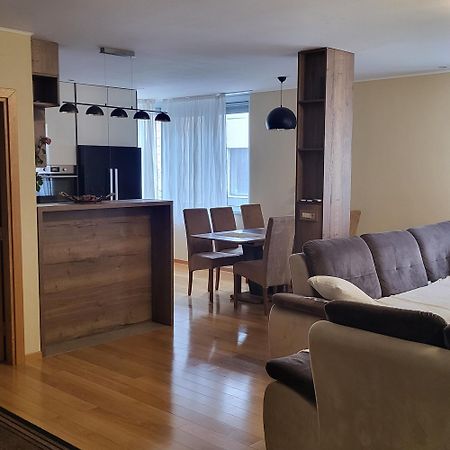 Apartman Centar Bulevar Ex Sa Garazom Banja Luka Eksteriør bilde