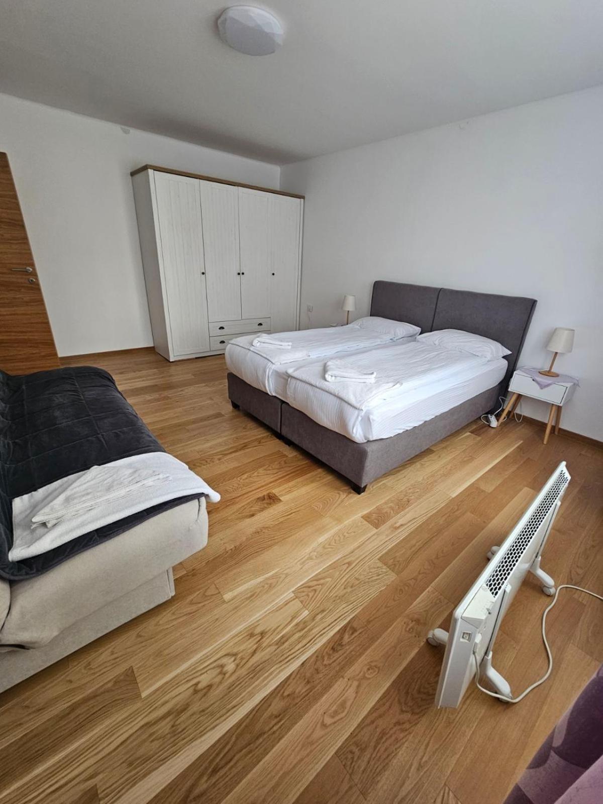 Apartman Centar Bulevar Ex Sa Garazom Banja Luka Eksteriør bilde