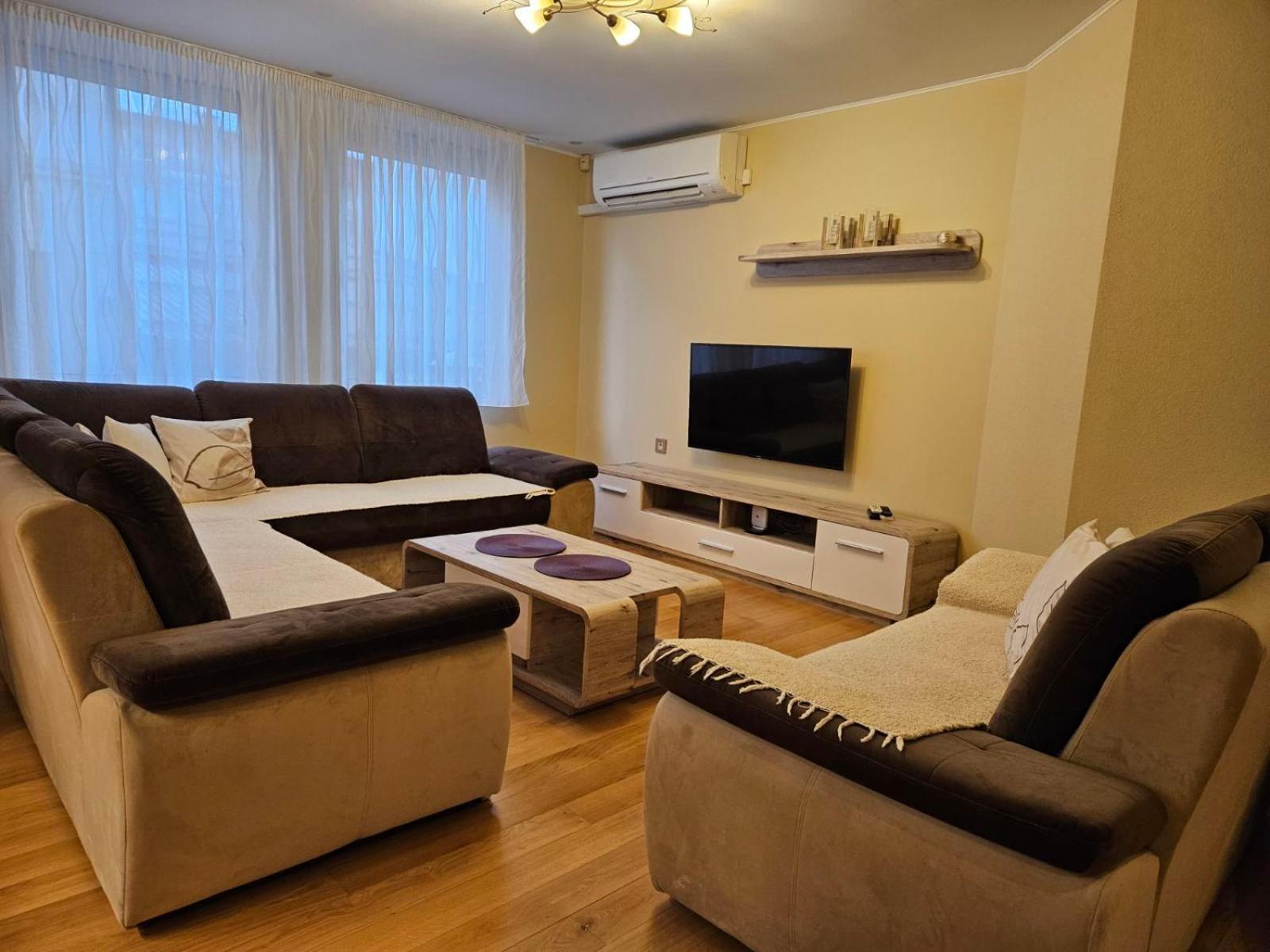 Apartman Centar Bulevar Ex Sa Garazom Banja Luka Eksteriør bilde